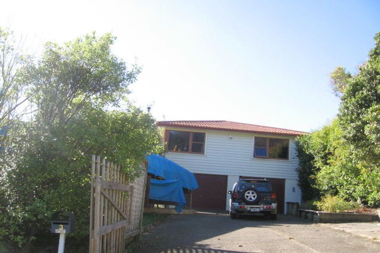 Photo of property in 3 Wilmshurst Place, Tawa, Wellington, 5028