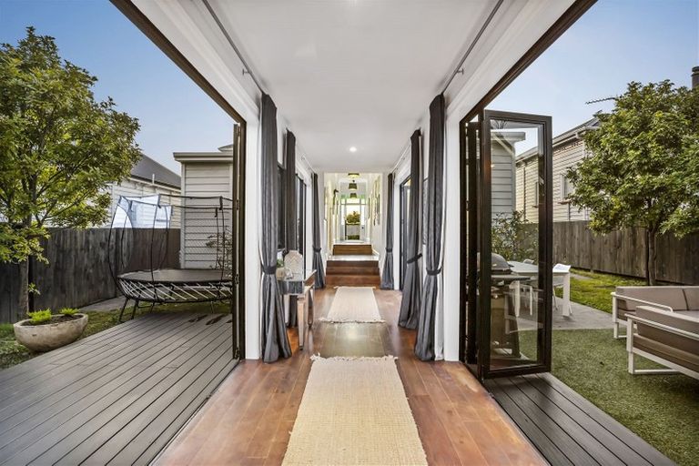 Photo of property in 3 Goring Road, Sandringham, Auckland, 1025