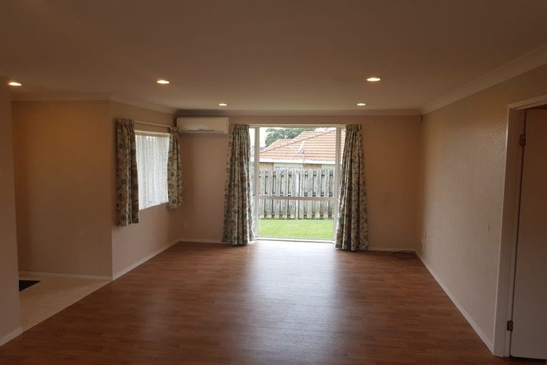 Photo of property in 33 Martin Jugum Lane, Ranui, Auckland, 0612