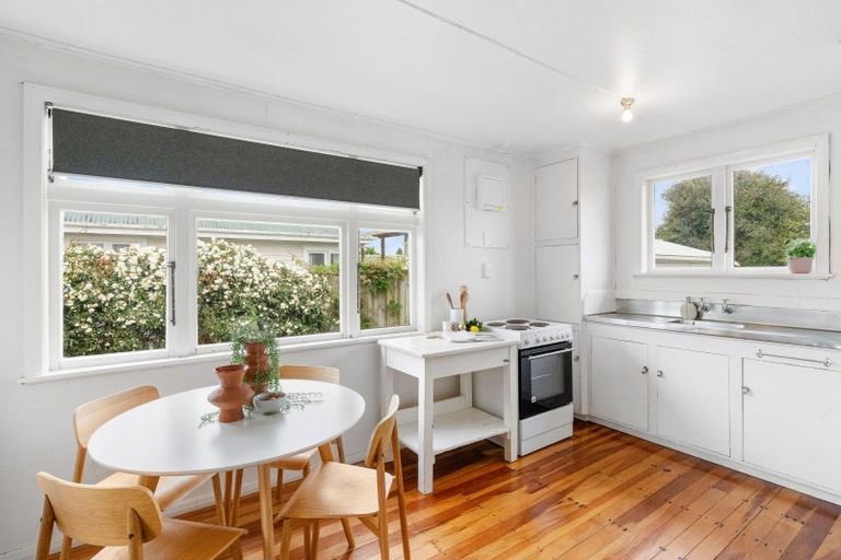Photo of property in 12 Bowen Street, Levin, 5510