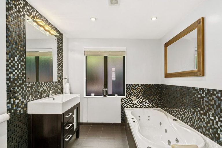 Photo of property in 77 Kent Street, Kingston, Athol, 9793