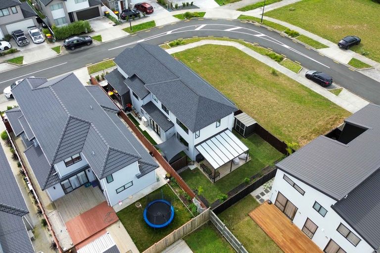 Photo of property in 14 Fjord Way, Karaka, Papakura, 2113