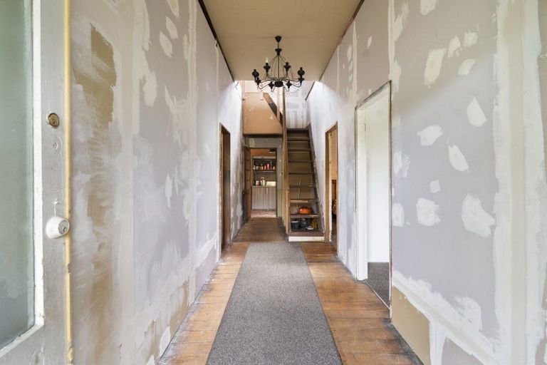 Photo of property in 19 Milne Street, Hunterville, 4730