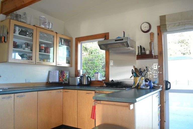 Photo of property in 32 Owhiro Bay Parade, Owhiro Bay, Wellington, 6023