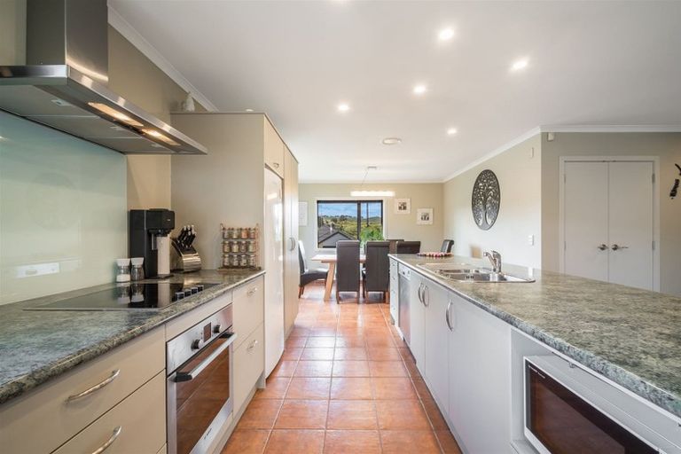 Photo of property in 6 Aotea Drive, Aotea, Porirua, 5024