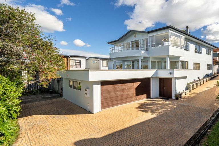 Photo of property in 1/23 Kiteroa Terrace, Rothesay Bay, Auckland, 0630