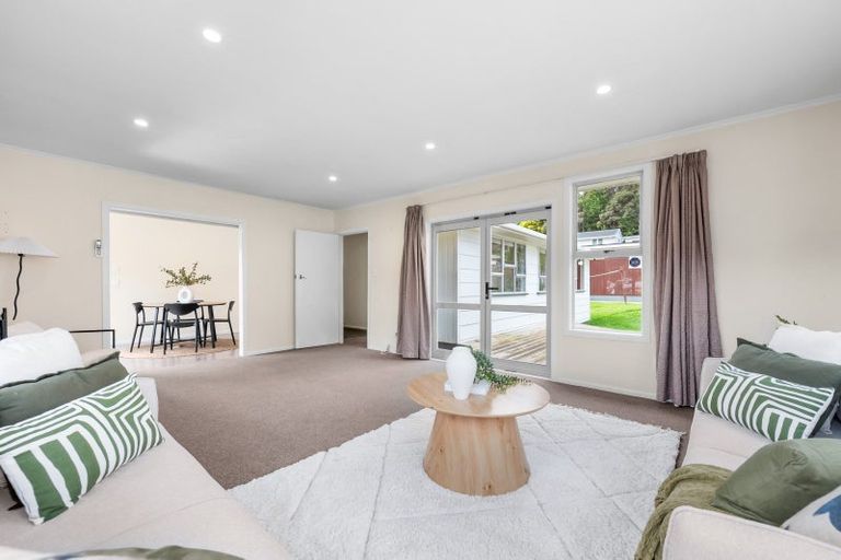Photo of property in 4 Thomson Grove, Stokes Valley, Lower Hutt, 5019