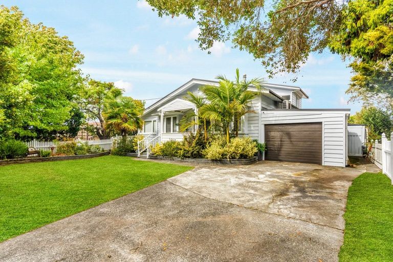 Photo of property in 35 Mcleod Road, Henderson, Auckland, 0612