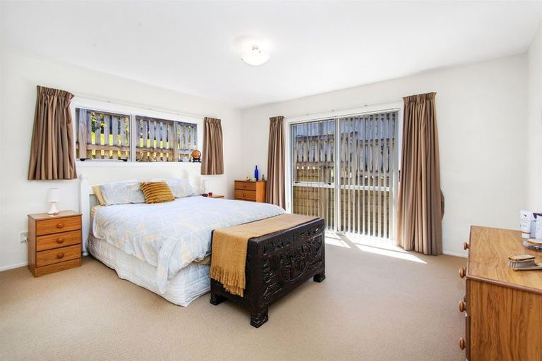 Photo of property in 9 Tararua Close, Aotea, Porirua, 5024