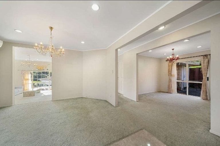 Photo of property in 12 De Havilland Drive, Goodwood Heights, Auckland, 2105