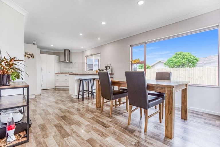 Photo of property in 13 Brookesmith Drive, Waiuku, 2123