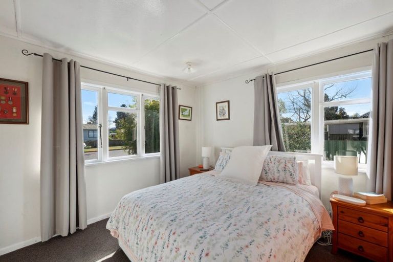 Photo of property in 8a Farnworth Avenue, Holdens Bay, Rotorua, 3010