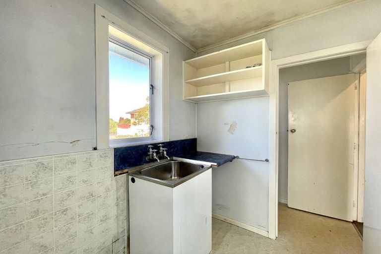 Photo of property in 1 Taha Road, Te Atatu South, Auckland, 0610