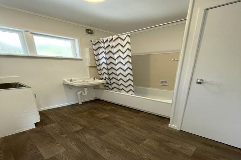 Photo of property in 2/219 Swanson Road, Henderson, Auckland, 0610