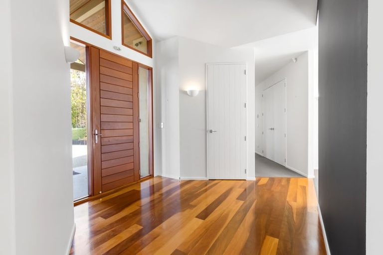 Photo of property in 5 Cameron Drive, Acacia Bay, Taupo, 3385