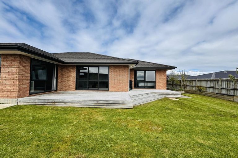 Photo of property in 8 Gibraltar Way, Fitzherbert, Palmerston North, 4410