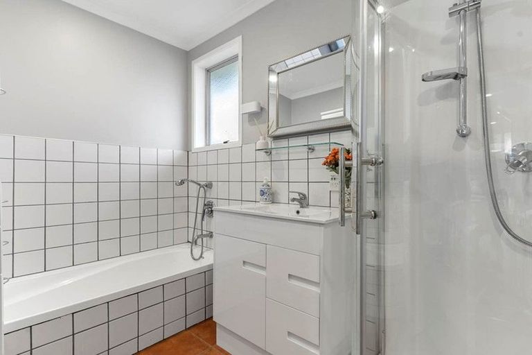 Photo of property in 22 Tabitha Crescent, Henderson, Auckland, 0612