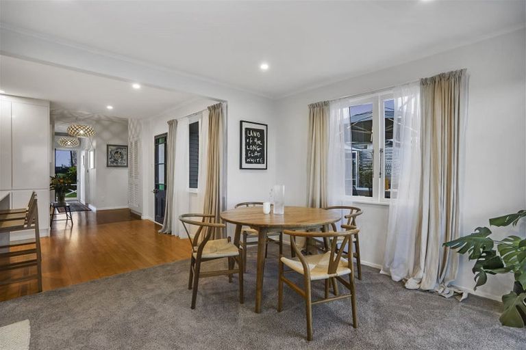 Photo of property in 1/126 Rangatira Road, Beach Haven, Auckland, 0626