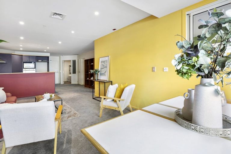 Photo of property in 2f/5 Kent Terrace, Mount Victoria, Wellington, 6011