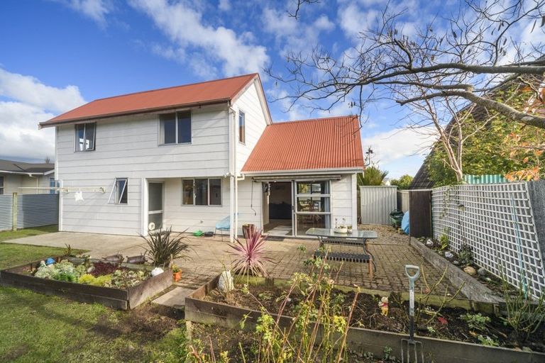 Photo of property in 3 Dampier Avenue, Awapuni, Palmerston North, 4412