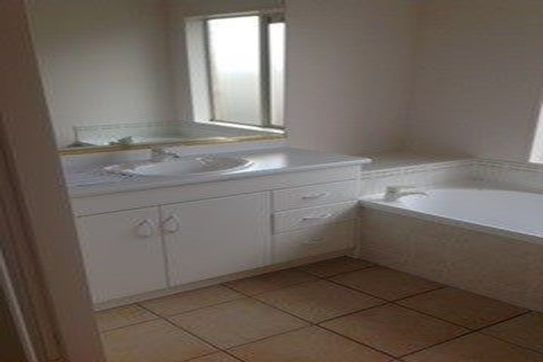 Photo of property in 21 Cate Road, Rototuna, Hamilton, 3210