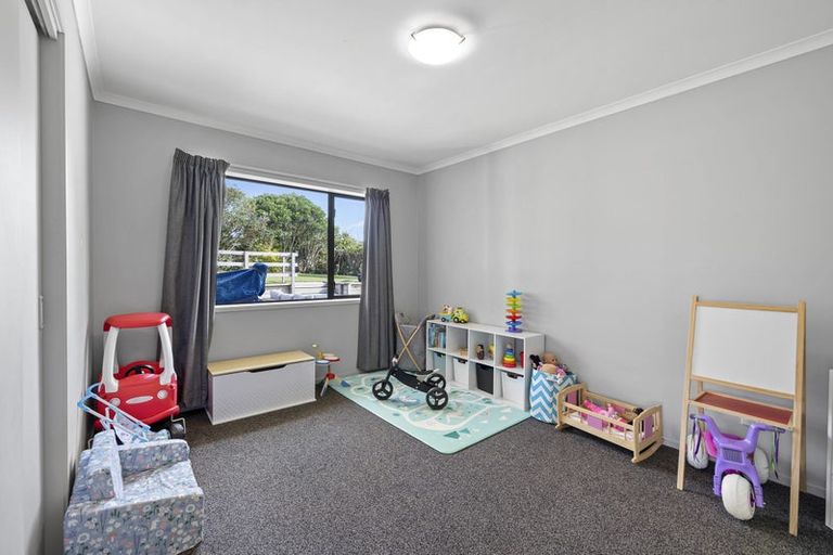 Photo of property in 28a Poplar Grove, Whalers Gate, New Plymouth, 4310