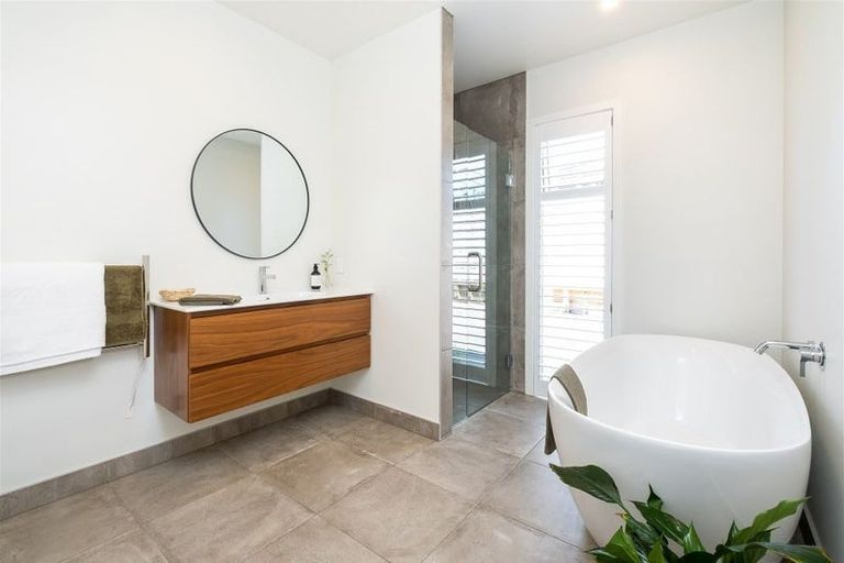 Photo of property in 49a Napier Road, Havelock North, 4130