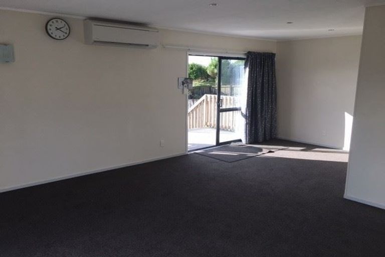Photo of property in 15 Barbados Drive, Unsworth Heights, Auckland, 0632