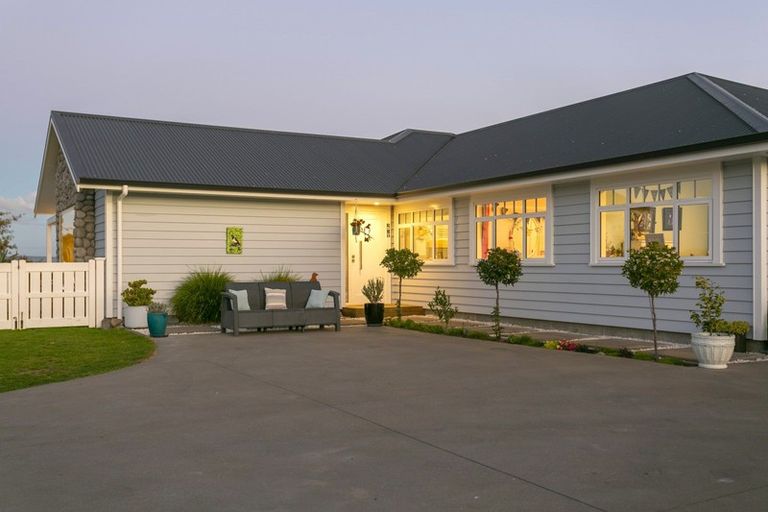 Photo of property in 97 Loch Views Road, Acacia Bay, Taupo, 3385