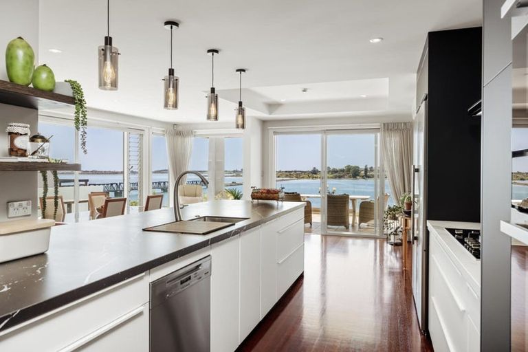 Photo of property in 2/14 First Avenue, Avenues, Whangarei, 0110