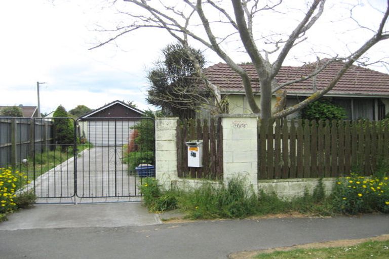 Photo of property in 76 Englefield Road, Northwood, Christchurch, 8051