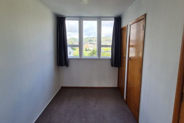 Photo of property in 12-14a Worcester Place, Cannons Creek, Porirua, 5024