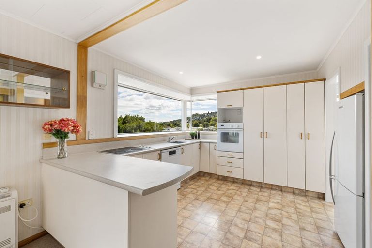 Photo of property in 1 Roseneath Place, Cashmere, Christchurch, 8022