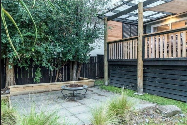 Photo of property in 9 Aorangi Road, Paraparaumu, 5032