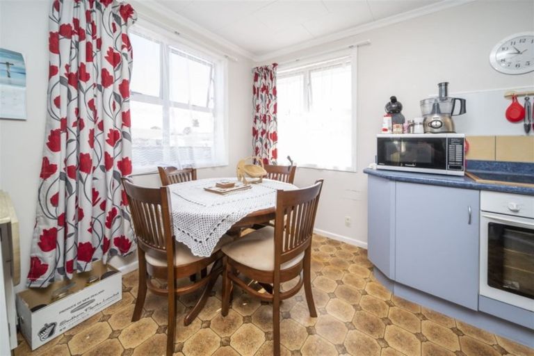 Photo of property in 17 Mclean Street, Hawera, 4610