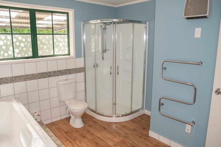 Photo of property in 42 Walker Road West, Aongatete, 3178