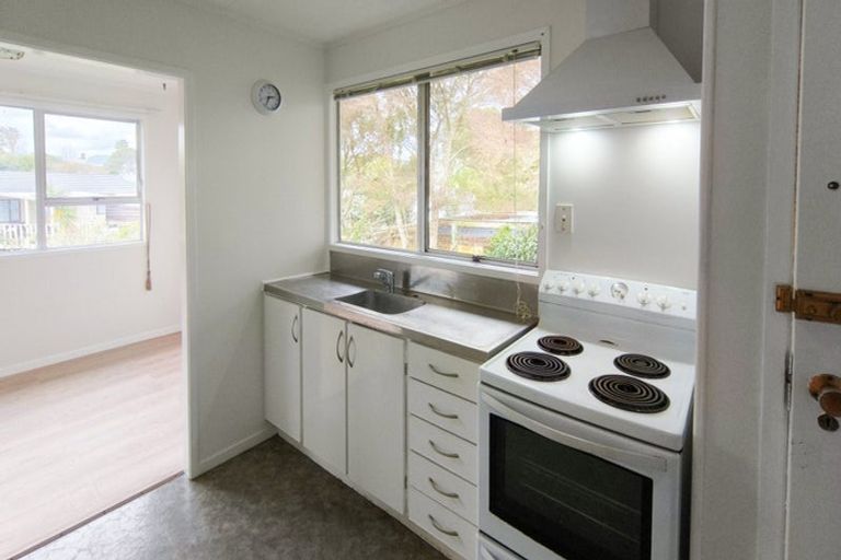 Photo of property in 10 Mile Place, Henderson, Auckland, 0612