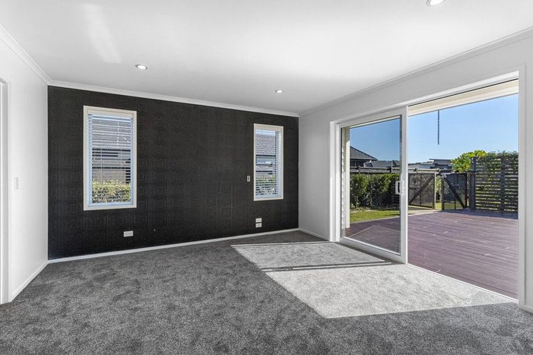 Photo of property in 10 Wentworth Lane, Waiwhakaiho, New Plymouth, 4312