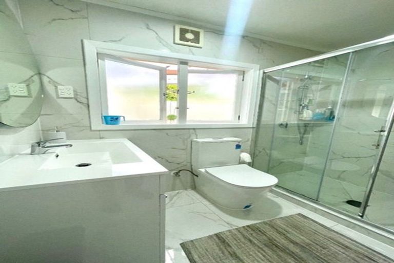 Photo of property in 1/77 Woodglen Road, Glen Eden, Auckland, 0602