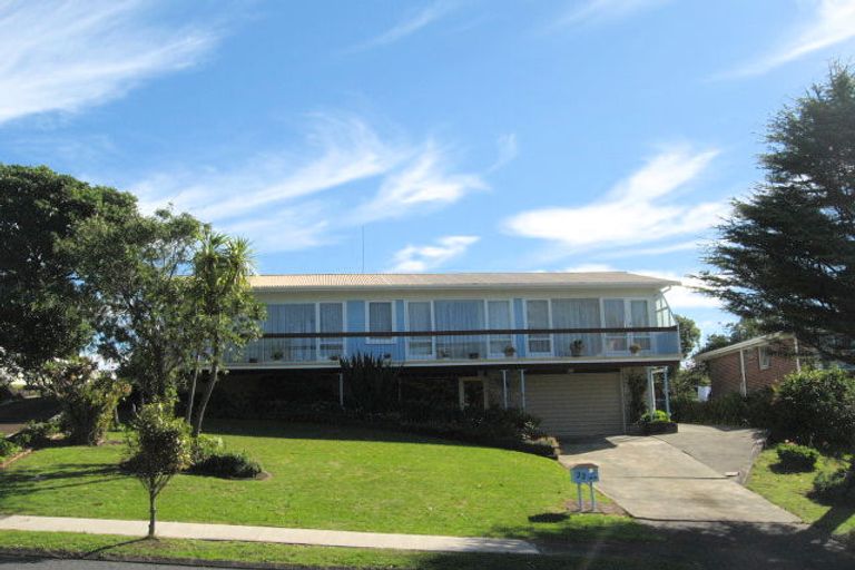 Photo of property in 22 La Trobe Street, Pakuranga Heights, Auckland, 2010
