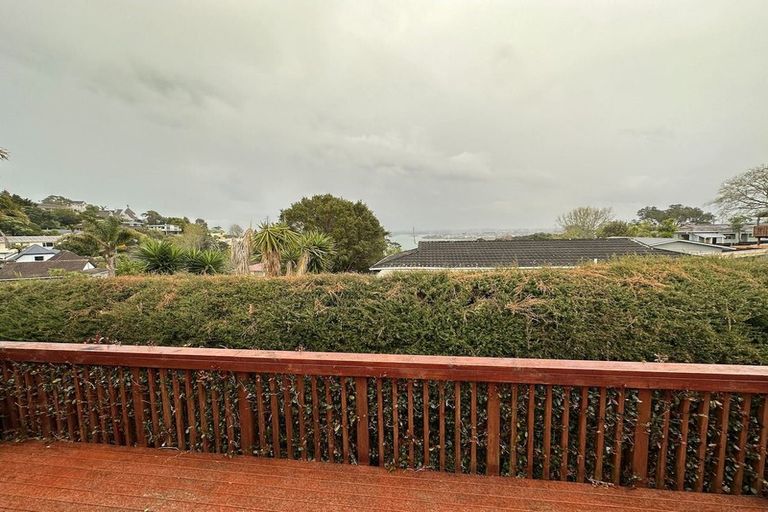 Photo of property in 3 Sispara Place, Beach Haven, Auckland, 0626