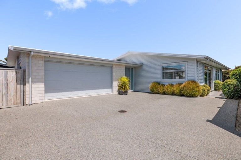 Photo of property in 16 Cassinia Close, Papamoa Beach, Papamoa, 3118