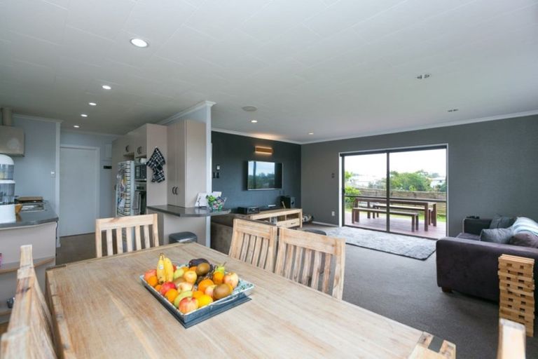 Photo of property in 9b Poplar Grove, Whalers Gate, New Plymouth, 4310