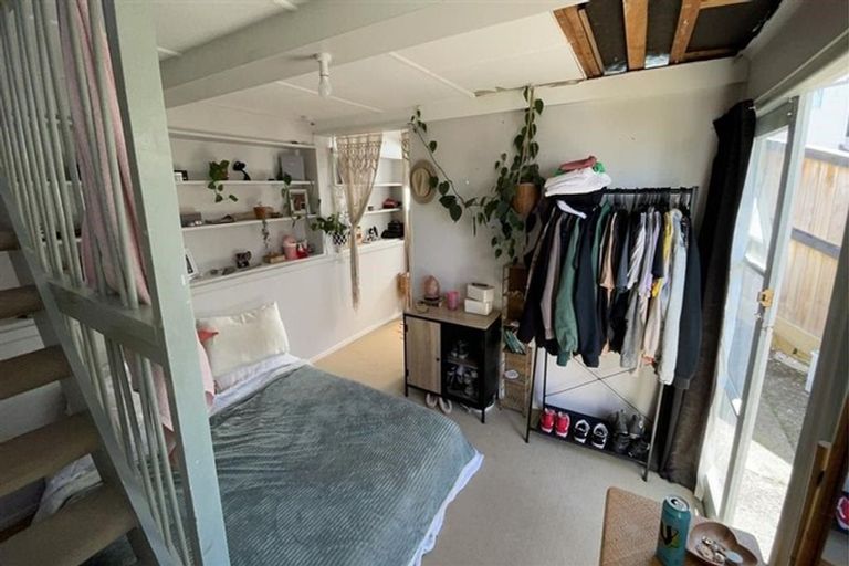 Photo of property in 12 Coniston Avenue, Te Atatu South, Auckland, 0610