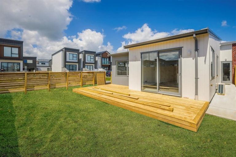 Photo of property in 42 Clayden Shuttleworth Street, Papakura, 2110