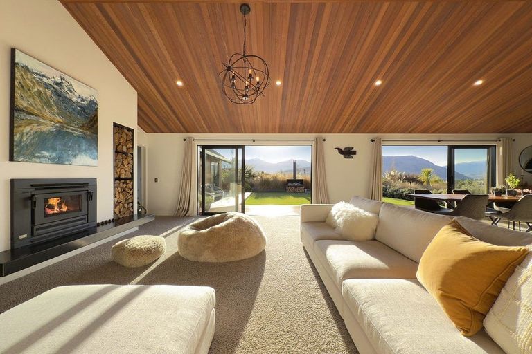 Photo of property in 6a Kinross Lane, Jacks Point, Queenstown, 9371