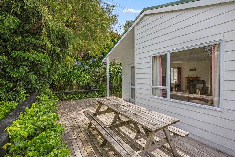 Photo of property in 9 Hampton Hill Road, Tawa, Wellington, 5028