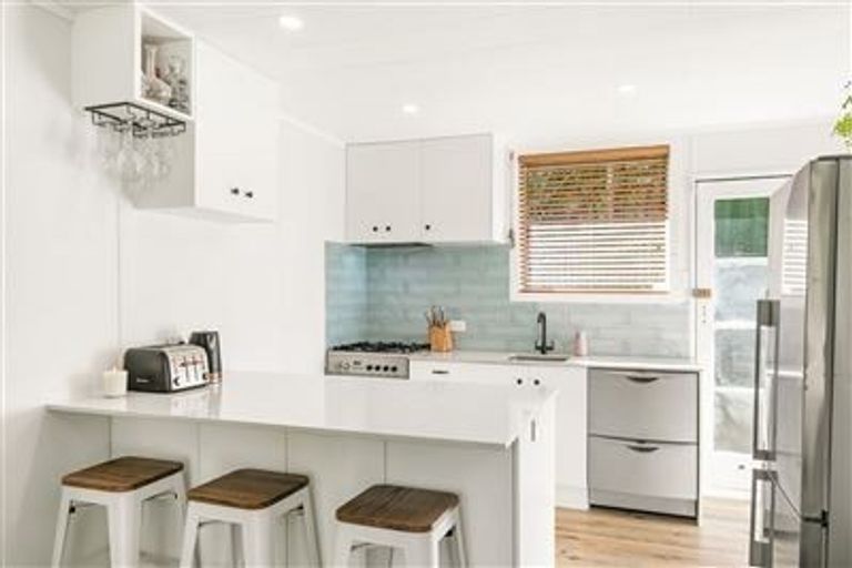 Photo of property in 1/34 Drome View Place, Beach Haven, Auckland, 0626