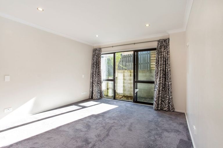 Photo of property in 7 Flaunty Place, West Harbour, Auckland, 0618