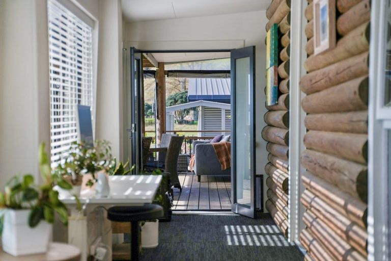 Photo of property in 2 Karaka Road, Kawakawa Bay, Papakura, 2585